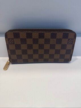 🚨SALE - Authentic Louis Vuitton Damier Ebene Zippy Wallet🚨